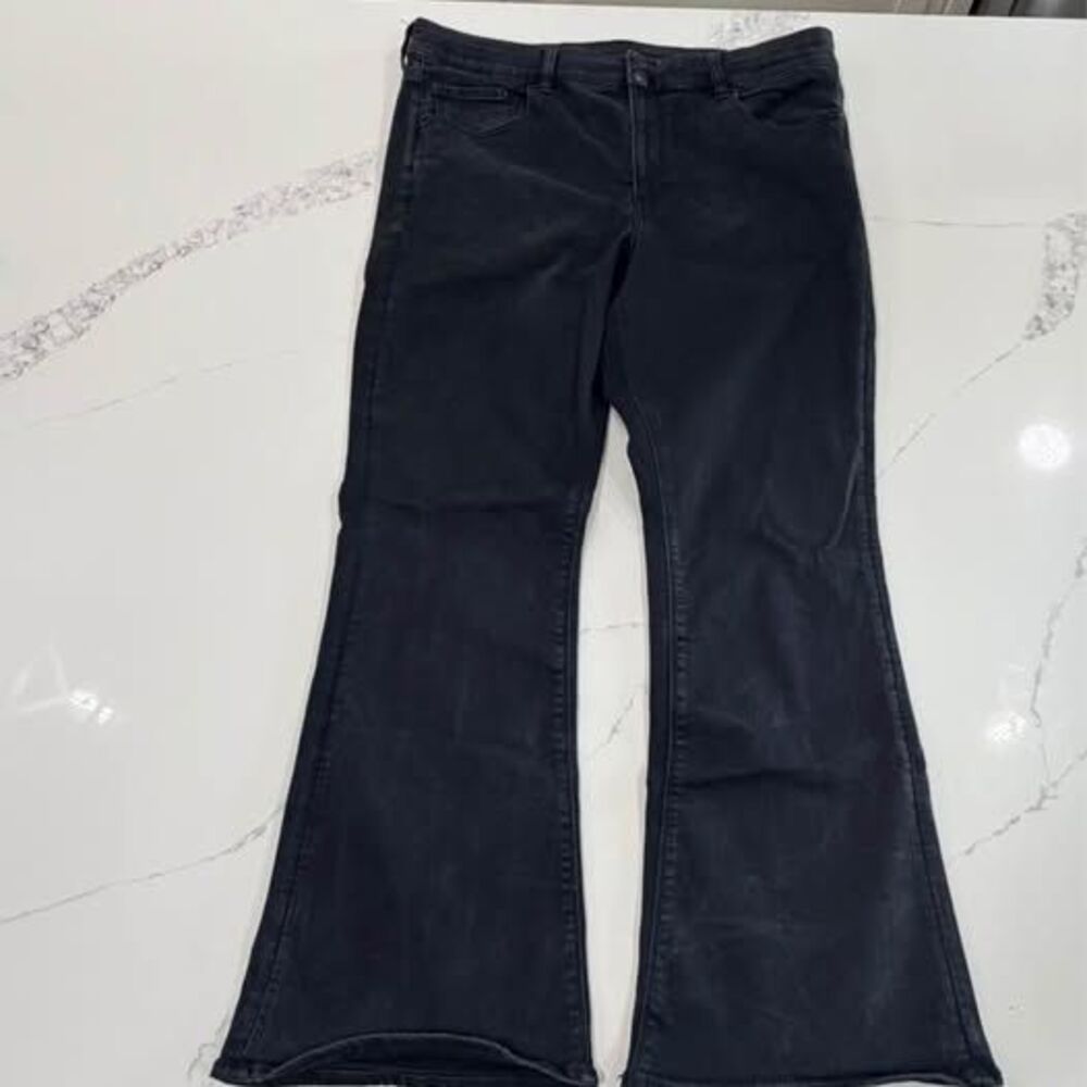 American Eagle Hi‑Rise Artist Flare Jeans 18 Regular 15” waist 12” rise 31” inse